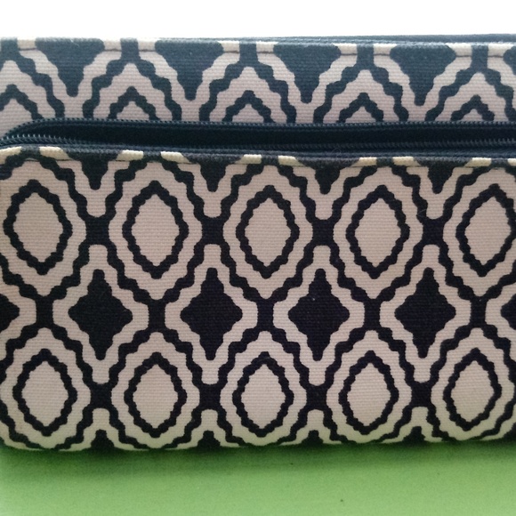 Thirty-One Perfect Cents Wallet - Picture 2 of 2